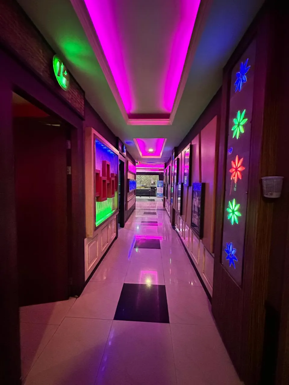 Lorong menuju room